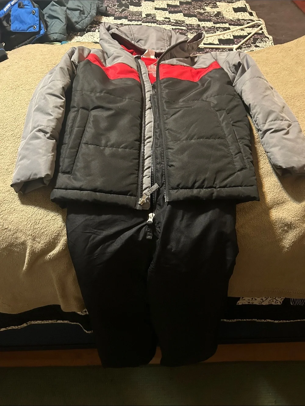 Kids Colorblock Puffer Jacket and Snow-pants Set - Gray, Black & Red
